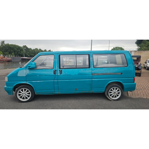 268 - 1995 VW T4 Transporter Caravelle LWB CL D, 2,370cc diesel, CAT C. Registration number N140 AWE. VIN ... 
