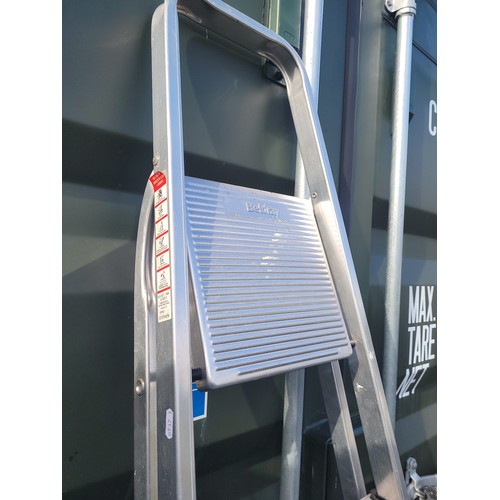 A set of Beldray BS2037 class 3 domestic six step aluminium step-ladder.