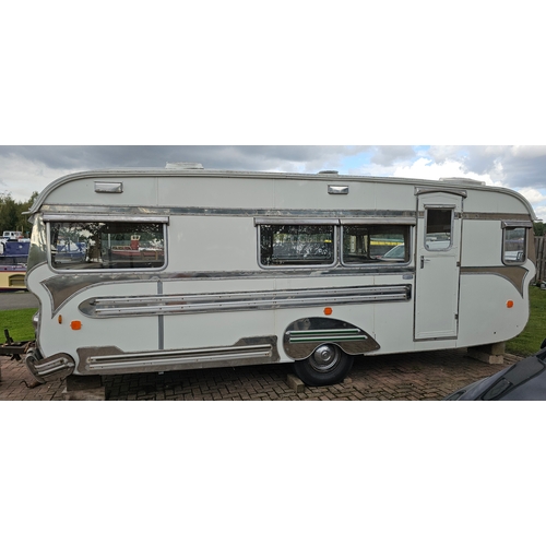 470 - C.1970's Vickers of Blackpool Roma caravan, PLEASE NOTE VIEWING BY ARRANGEMENT AS IT IS NOT ON SITE ... 