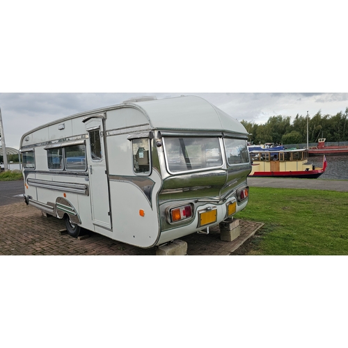 470 - C.1970's Vickers of Blackpool Roma caravan, PLEASE NOTE VIEWING BY ARRANGEMENT AS IT IS NOT ON SITE ... 
