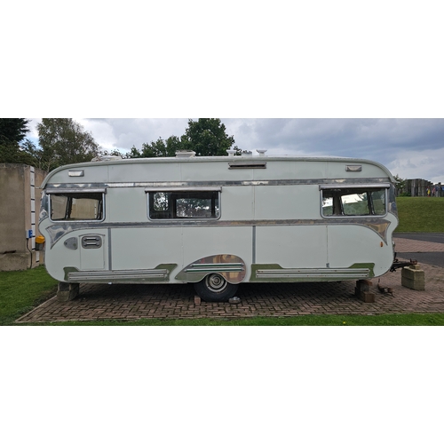 470 - C.1970's Vickers of Blackpool Roma caravan, PLEASE NOTE VIEWING BY ARRANGEMENT AS IT IS NOT ON SITE ... 