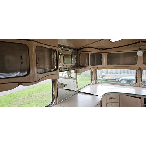 470 - C.1970's Vickers of Blackpool Roma caravan, PLEASE NOTE VIEWING BY ARRANGEMENT AS IT IS NOT ON SITE ... 