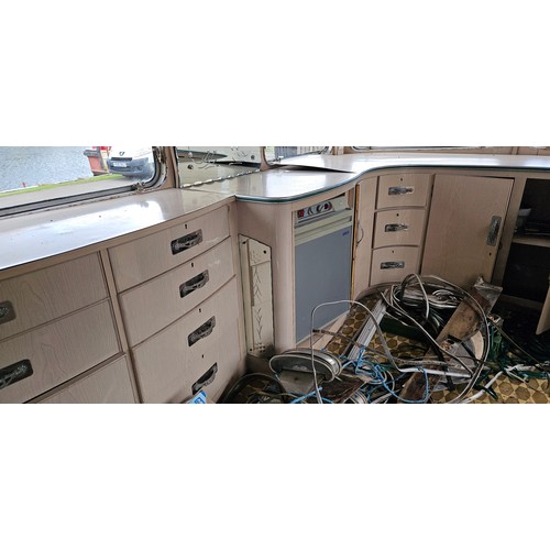 470 - C.1970's Vickers of Blackpool Roma caravan, PLEASE NOTE VIEWING BY ARRANGEMENT AS IT IS NOT ON SITE ... 