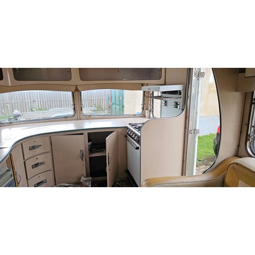 470 - C.1970's Vickers of Blackpool Roma caravan, PLEASE NOTE VIEWING BY ARRANGEMENT AS IT IS NOT ON SITE ... 