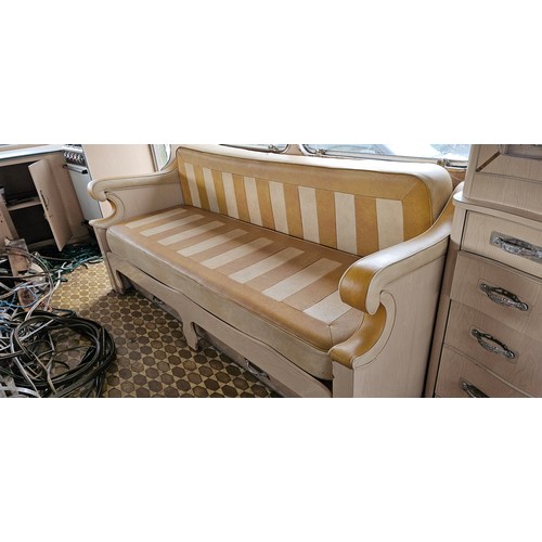 470 - C.1970's Vickers of Blackpool Roma caravan, PLEASE NOTE VIEWING BY ARRANGEMENT AS IT IS NOT ON SITE ... 