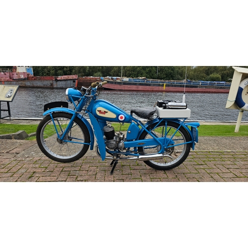 ピーコック・ブルー・フレームの全身鏡 1950 James Comet RAF replica, 98cc. Registration number WXS 306