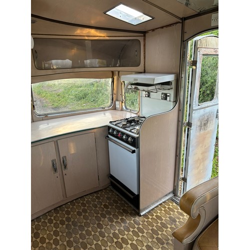 470 - C.1970's Vickers of Blackpool Roma caravan, PLEASE NOTE VIEWING BY ARRANGEMENT AS IT IS NOT ON SITE ... 
