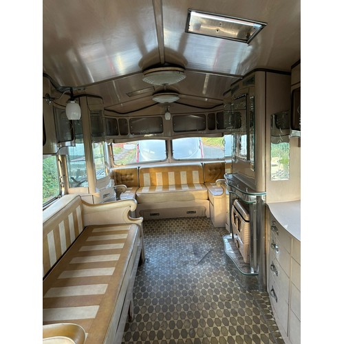 470 - C.1970's Vickers of Blackpool Roma caravan, PLEASE NOTE VIEWING BY ARRANGEMENT AS IT IS NOT ON SITE ... 