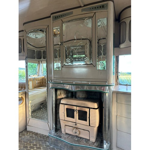 470 - C.1970's Vickers of Blackpool Roma caravan, PLEASE NOTE VIEWING BY ARRANGEMENT AS IT IS NOT ON SITE ... 