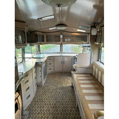 470 - C.1970's Vickers of Blackpool Roma caravan, PLEASE NOTE VIEWING BY ARRANGEMENT AS IT IS NOT ON SITE ... 