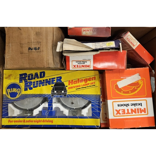 45 - An autojumblers lot, to include grease guns, and a P7H acetylene lamp
