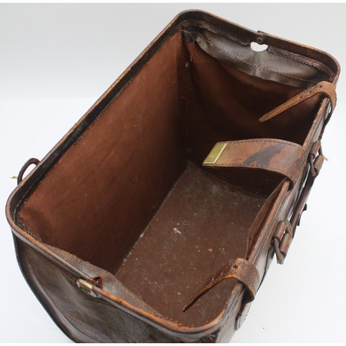 28 - A modern Chinese reproduction of a Gladstone bag, a fabric label applied to the inside and reading '... 