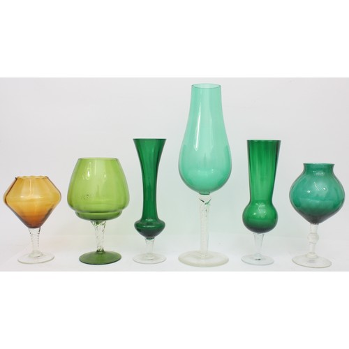 31 - Twelve pieces of, primarily green, glassware, to include, a modern decorative bowl, resembling a flo... 