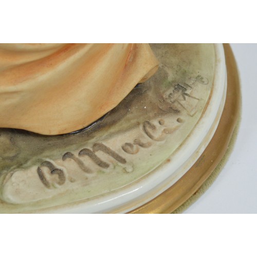 48 - Capodimonte; a porcelain sculpture depicting a lady painter working en plein air, h. 19cm.