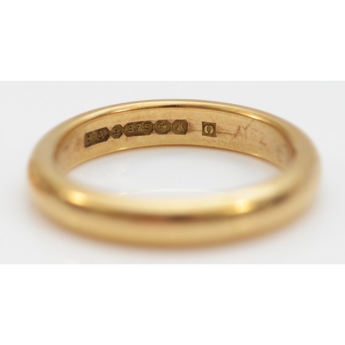 53 - A 9ct gold wedding band, Birmingham 1947, I 1/2, 3.1g, with a 9ct gold wedding band, Birmingham 1942... 