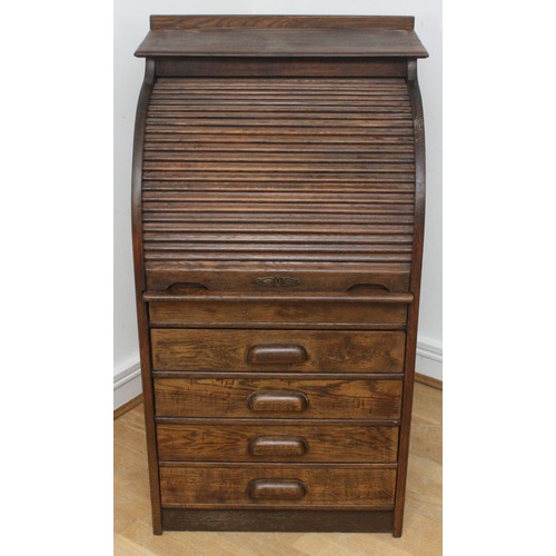 22 - An Edwardian oak roll-top desk, the tambour shutter enclosing interior with slide out writing surfac... 
