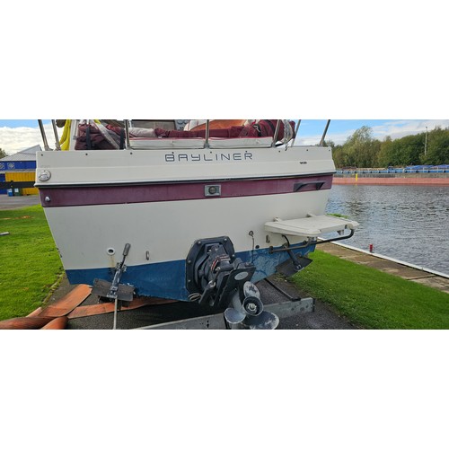 471 - Bayliner Ciera 2655 cruiser, c.1985. Hull ID BL2B87SJA585. Four berth weekend cruiser. With inboard ... 