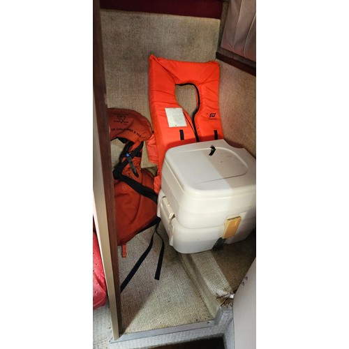 471 - Bayliner Ciera 2655 cruiser, c.1985. Hull ID BL2B87SJA585. Four berth weekend cruiser. With inboard ... 