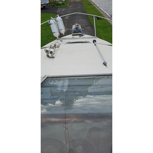 471 - Bayliner Ciera 2655 cruiser, c.1985. Hull ID BL2B87SJA585. Four berth weekend cruiser. With inboard ... 