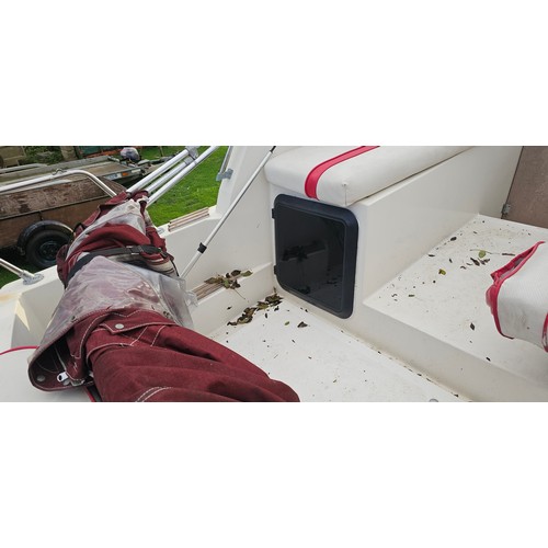 471 - Bayliner Ciera 2655 cruiser, c.1985. Hull ID BL2B87SJA585. Four berth weekend cruiser. With inboard ... 