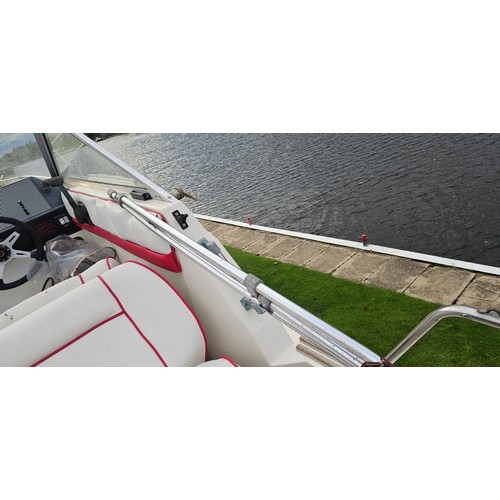 471 - Bayliner Ciera 2655 cruiser, c.1985. Hull ID BL2B87SJA585. Four berth weekend cruiser. With inboard ... 