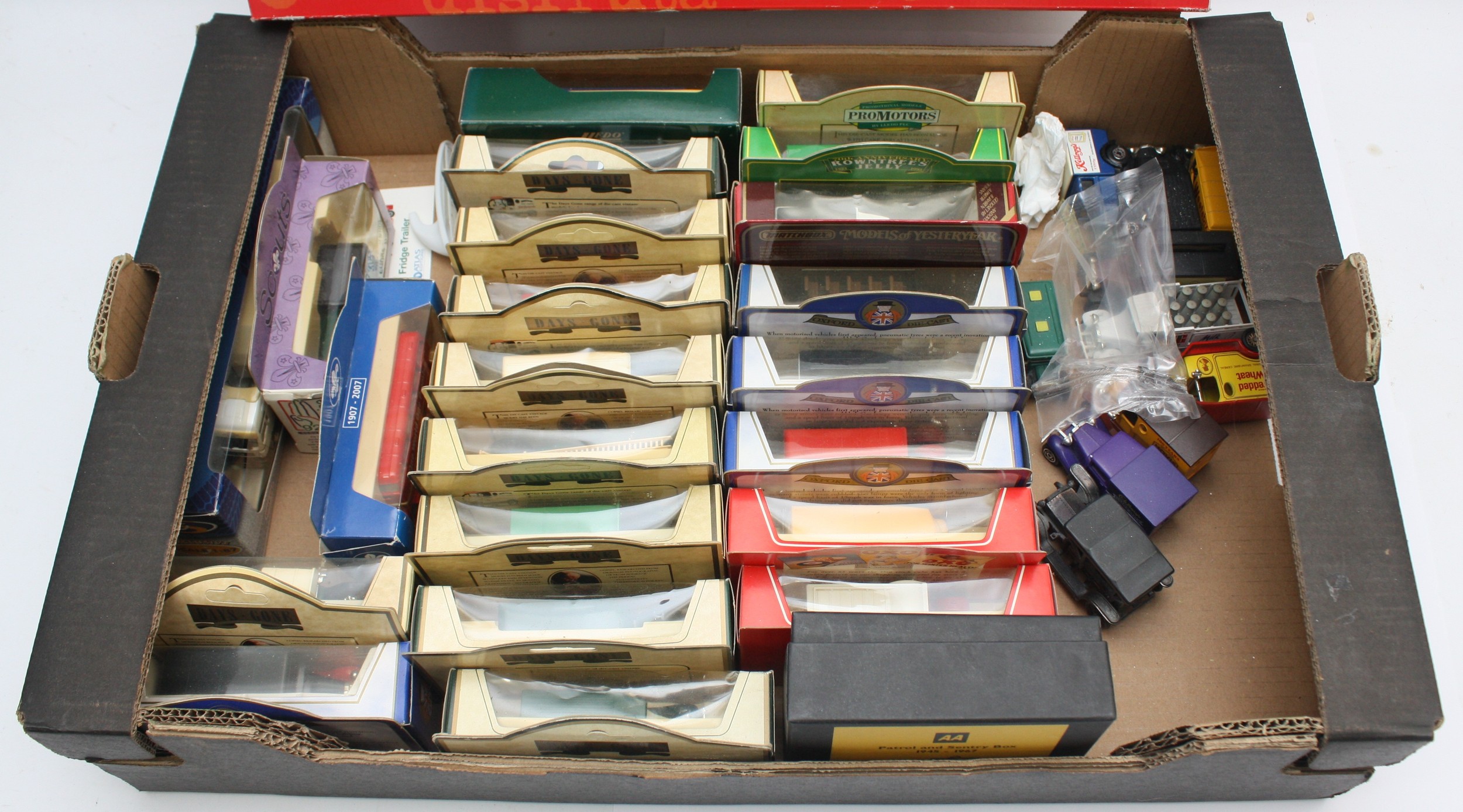 A collection of over thirty boxed and loose diecast model vehicles, to ...