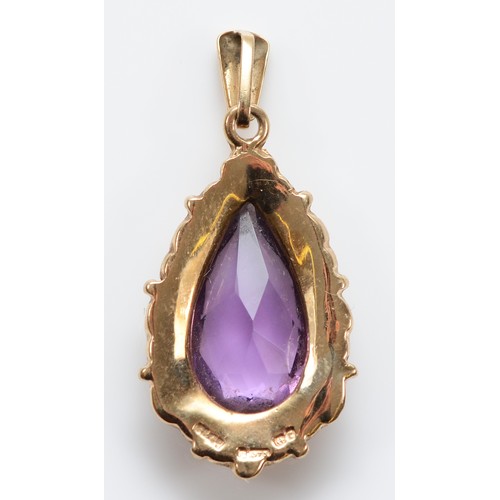 12 - A 9ct gold amethyst pendant, 23mm, 2.5g