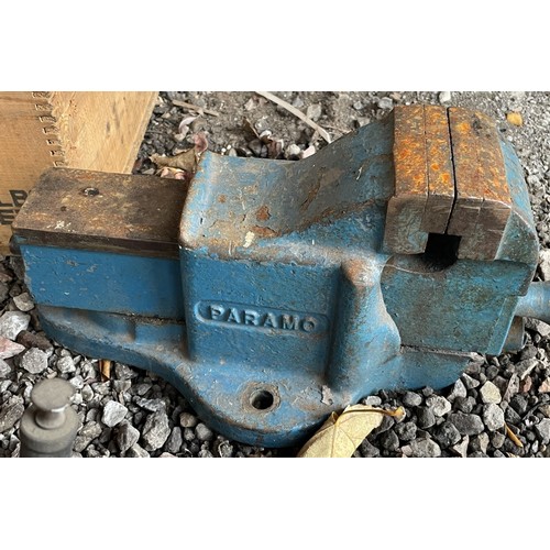 5 - A Paramo engineer's vice, 3