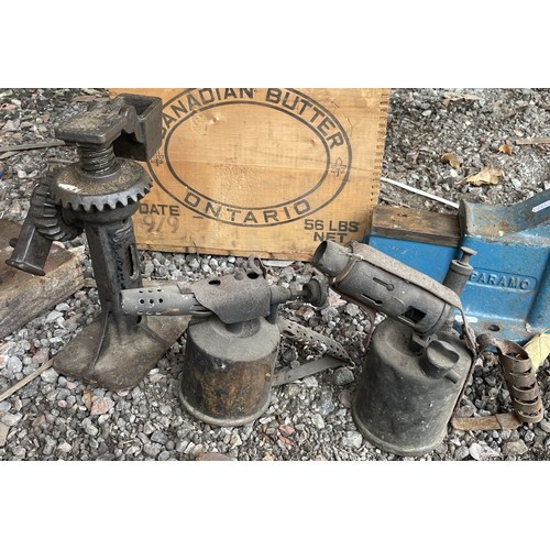 5 - A Paramo engineer's vice, 3