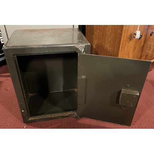 8 - A medium size vintage safe, label reading G.T.E 82-90 Seymor Place London, h. 51cm x 40.5 x 30.