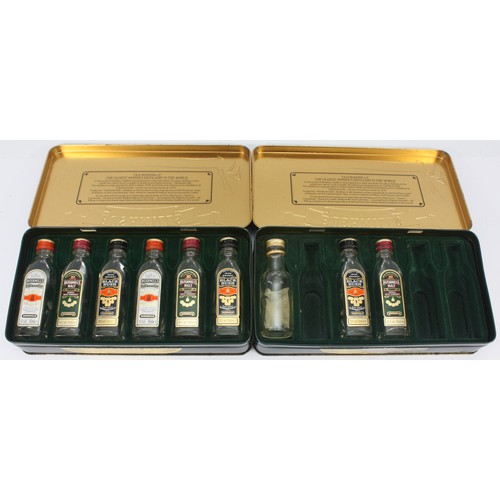 48 - A collection of Brewery Collectibles, to include a Marksman ash tray made by Wade Pdm England, a J&B... 