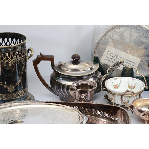 7 - A quantity of silver plated items to include a plated tea pot, coffee pot, a collection of plated ta... 