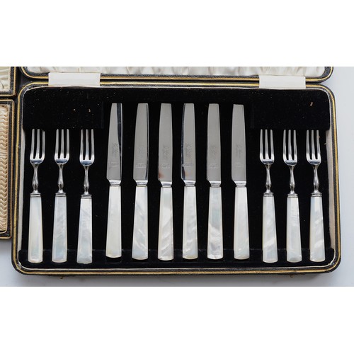 15 - A plated tea set compromising of a teapot, having acorn decoration to the lid, with matching sugar b... 