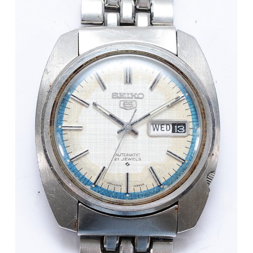 Seiko 5, a stainless steel automatic day/date gentleman's wristwatch, ref 6119-8470, 21 jewel movement, integral bracelet