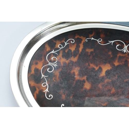 18 - A silver and tortoise shell oval tray, by Mappin & Webb, London 1925, 28x22cm, 316gm total weight.