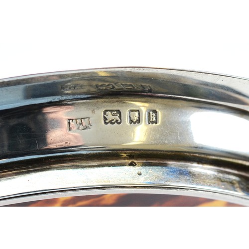 18 - A silver and tortoise shell oval tray, by Mappin & Webb, London 1925, 28x22cm, 316gm total weight.