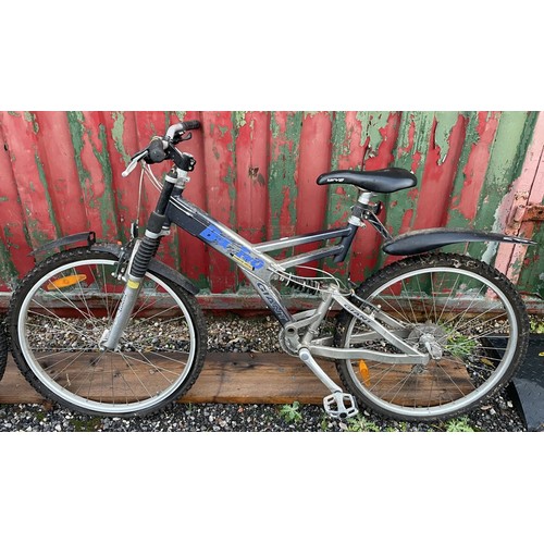 A Giant Box Three Freeride Series mountain bicycle with a 16.5