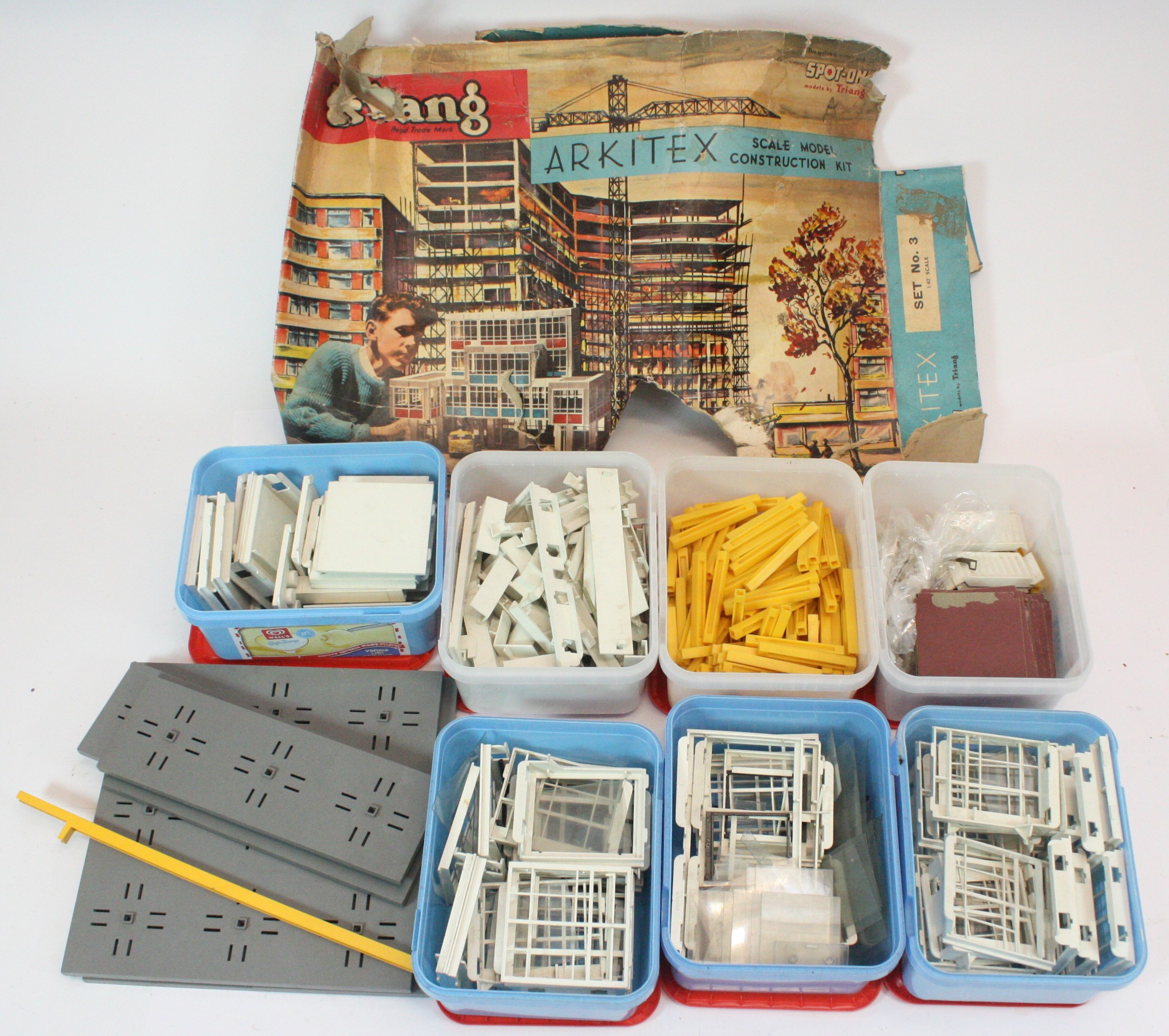Tri-ang Arkitex, a quantity of building equipment
