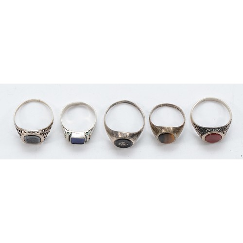 26 - Five silver signet rings, T-Z, 22g