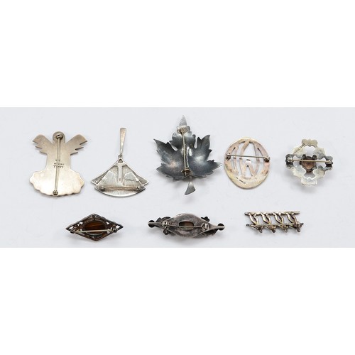 51 - A silver gemset brooch, Birmingham 1972, a silver brooch, London 2016 and six 925 silver brooches, 6... 