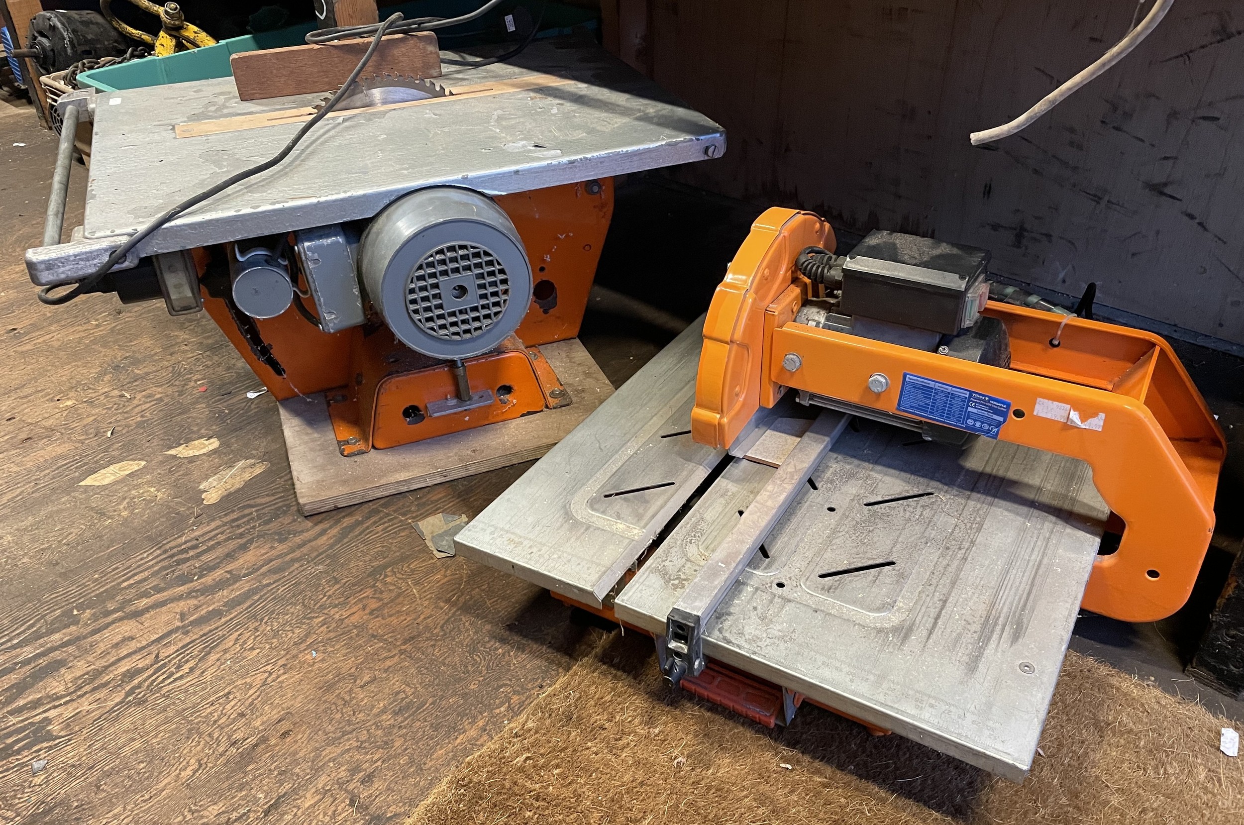 A Vitrex Power Pro 600 240v 600w 2980rpm tile cutter also, an AL-KO ...