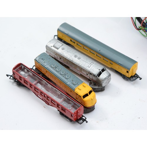 8 - A Hammant & Morgan Duette model railway controller, together with a Lima Models 50 2052 transformer,... 