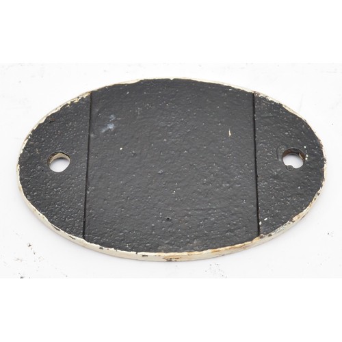 45 - Cast-iron shed-plate 15A Wellingborough, closed 1966, 12 x 18cm.

Freight shed of Midland Railway or... 