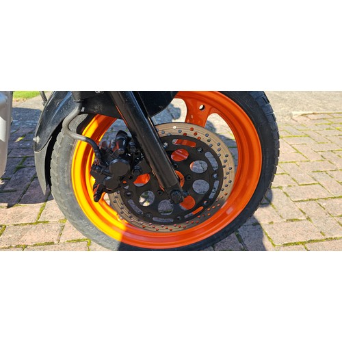 324 - 1994 Suzuki GS500E, 487cc. Registration number M541 XBK. Frame number GM51A-134657. Engine number M5... 