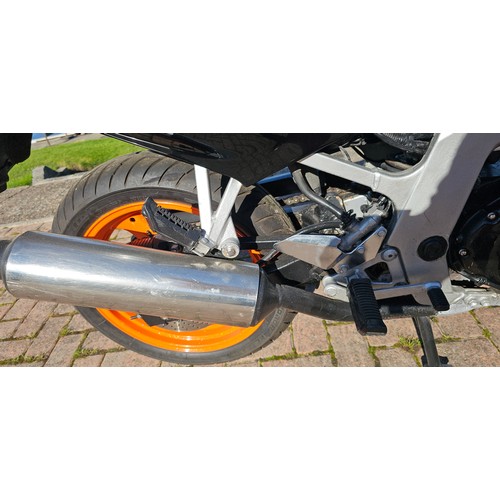 324 - 1994 Suzuki GS500E, 487cc. Registration number M541 XBK. Frame number GM51A-134657. Engine number M5... 