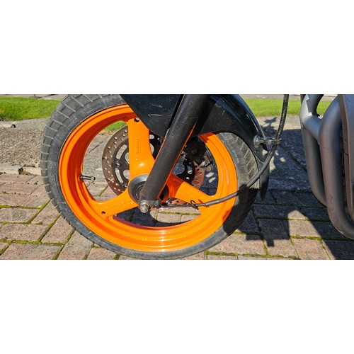 324 - 1994 Suzuki GS500E, 487cc. Registration number M541 XBK. Frame number GM51A-134657. Engine number M5... 