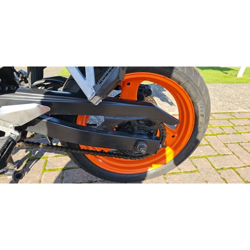 324 - 1994 Suzuki GS500E, 487cc. Registration number M541 XBK. Frame number GM51A-134657. Engine number M5... 