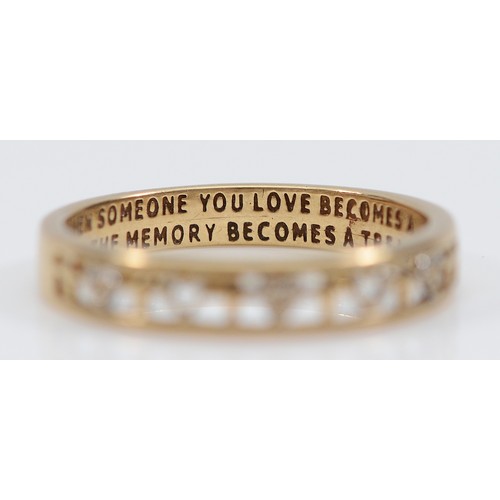 A 9ct gold open work memory ring, R, 2.2g