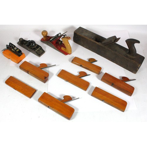 4 - A collection of carpenter's planes, to include, an Acorn No. 4 smoothing plane, a Stanley No. 130, a... 