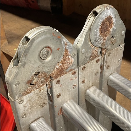 11 - An allow 12-rung multi-purpose ladder, maximum weight 150kg.